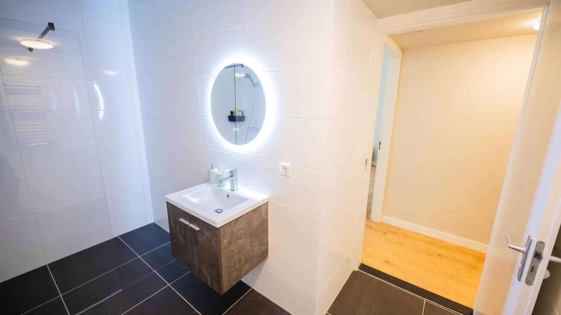 Two-Bedroom Apartment Bs-Bsh Rotterdam