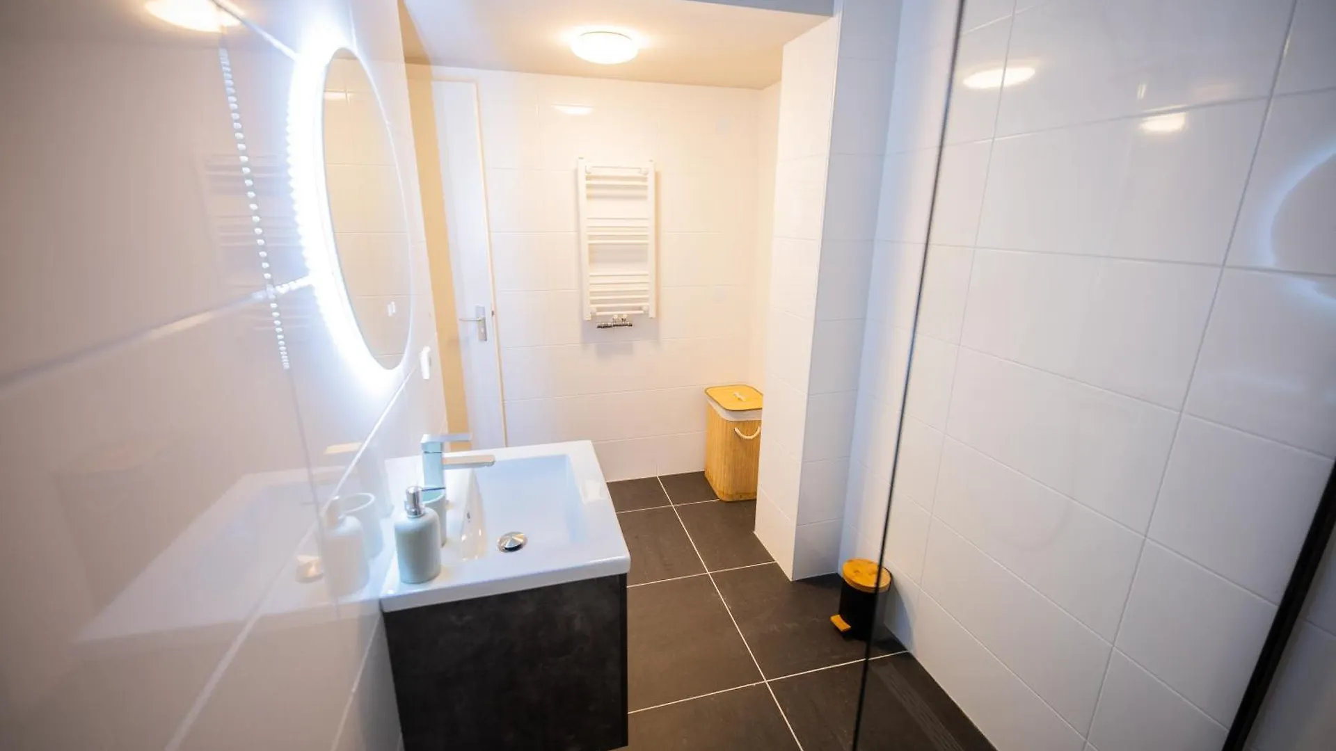 Two-Bedroom Apartment Bs-Bsh Rotterdam 0*,  Nederland