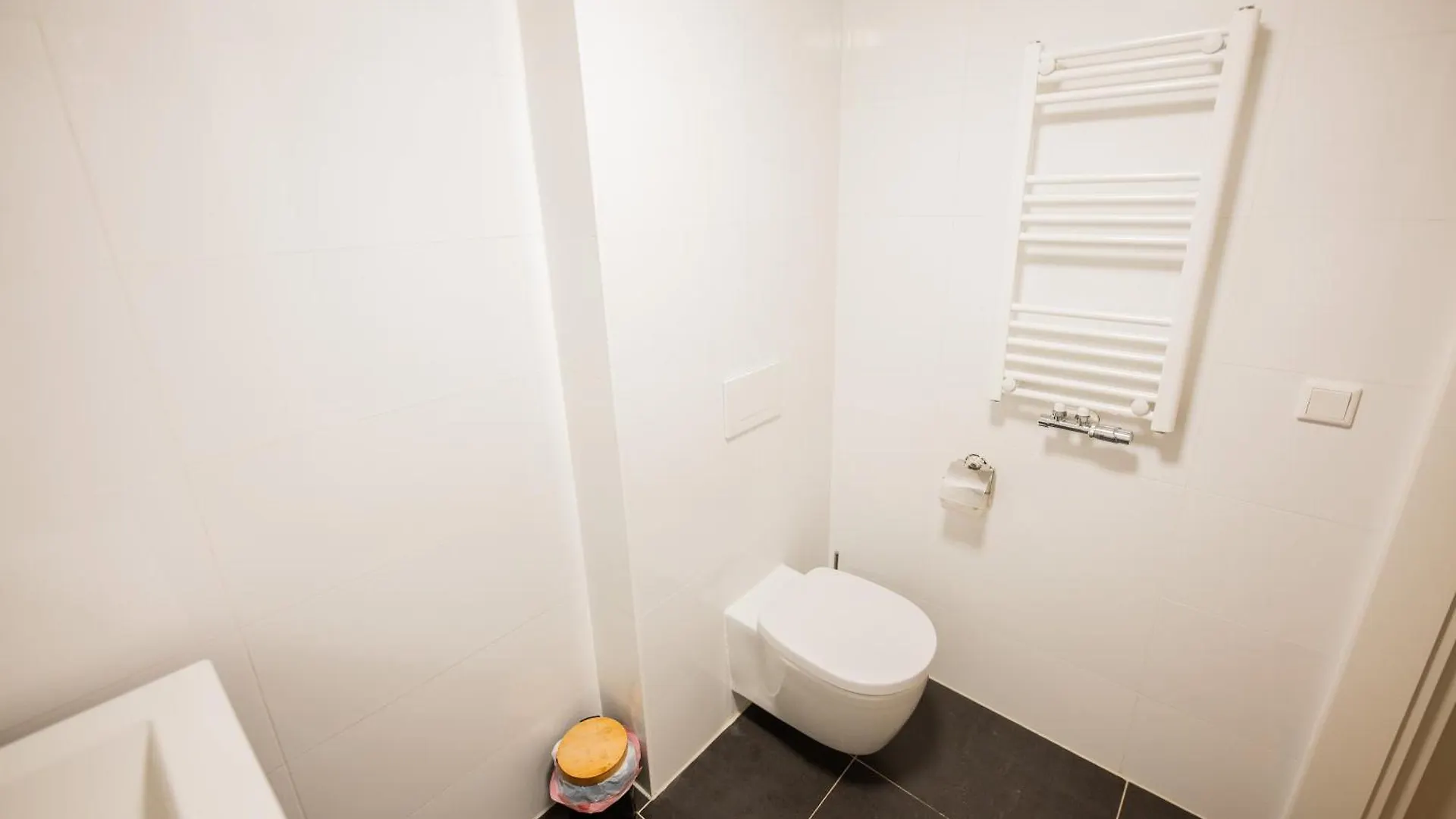 Two-Bedroom Apartment Bs-Bsh Rotterdam